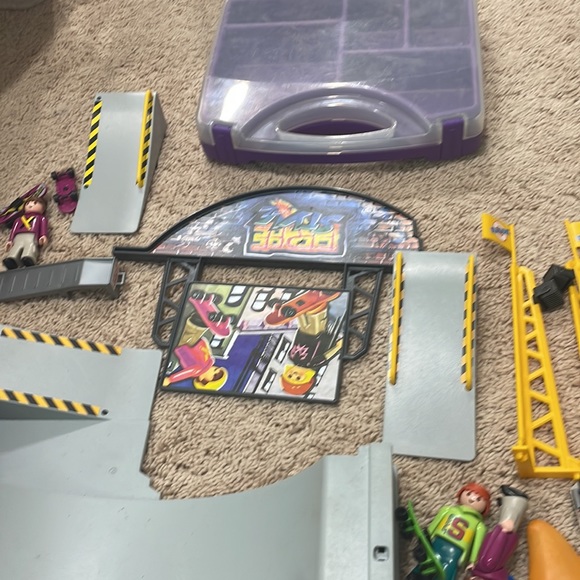 Playmobil skate park set ramps characters skateboards & carrying case great set - Picture 7 of 9